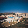 helios_bay_hotel.jpg (122694 bytes)